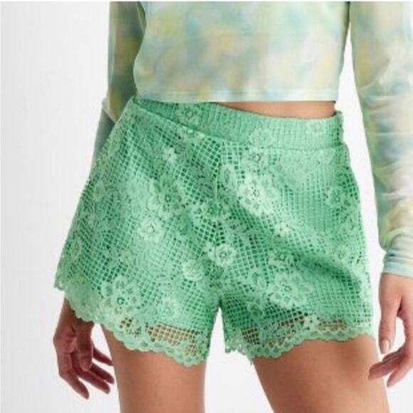 Pull On Lace Shorts Future Collective Green small
NWT
future collective (b18) - Picture 3 of 6